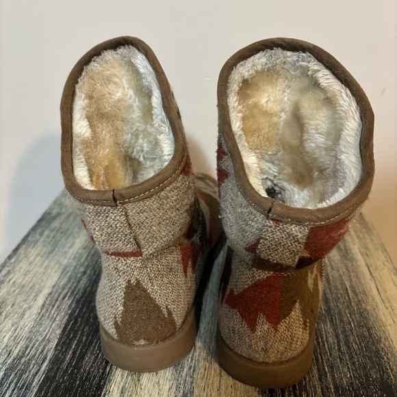 Indigo Rd Tribal Print Lined Winter Boots | Womens Size 8 1/2 - Picture 5 of 10
